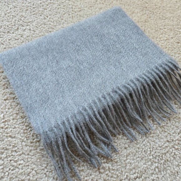 NWOT Grey Cashmere Fringed Scarf - Picture 9 of 11